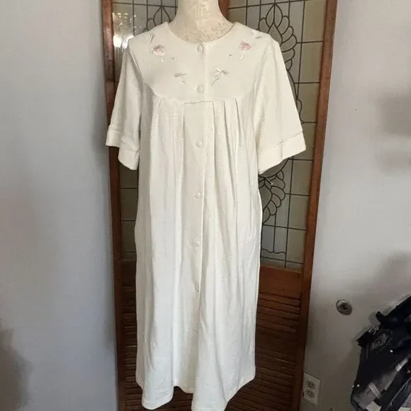 Miss Elaine Waffle Knit Button Snap Embroidered Medium Length Robe Size M - Picture 3 of 16